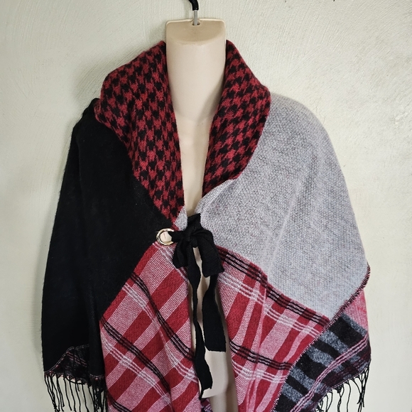 Coco+Carmen Red Black Patchwork Cardigan Poncho Size Womens One Size - Picture 6 of 9